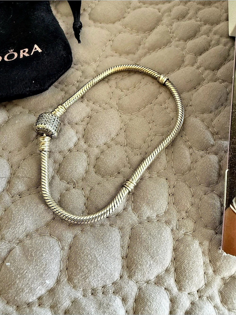 PANDORA Moments Pave Clasp Snake Chain Bracelet Gold-Tone Bracelet with Textured - Picture 3 of 3